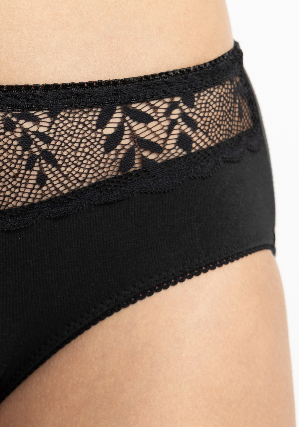 CALZÓN KAYSER TIRO MEDIO DE ALGODÓN HI LEGGS NEGRO DE MUJER