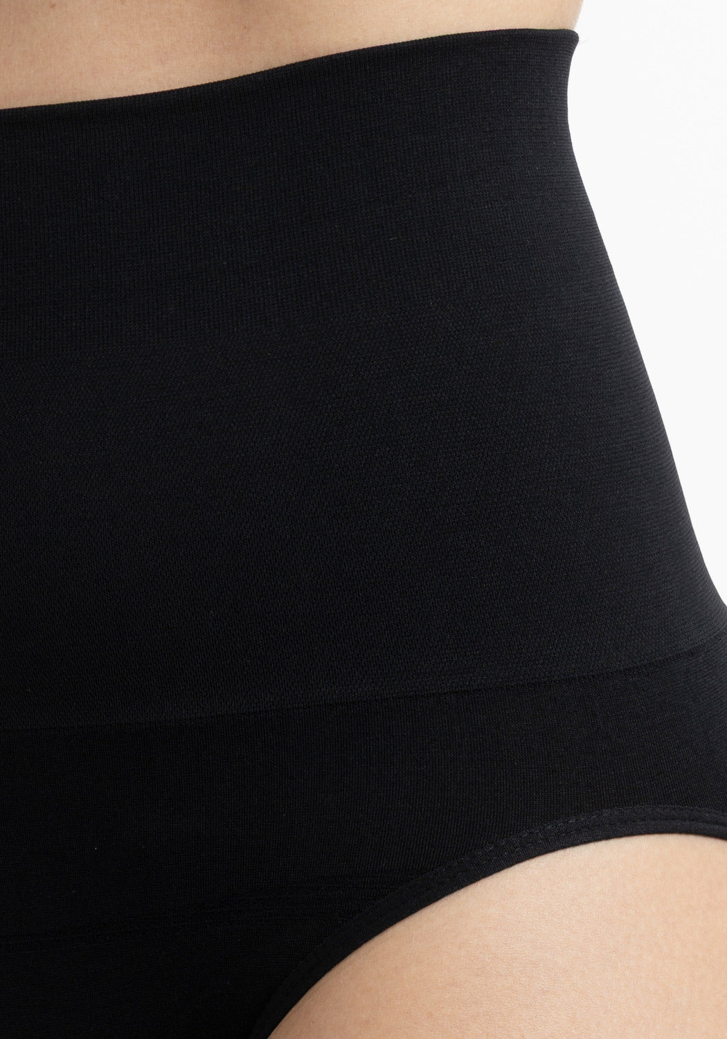 CALZÓN TIRO MEDIO MODELADOR SIN COSTURA HI LEGGS NEGRO DE MUJER