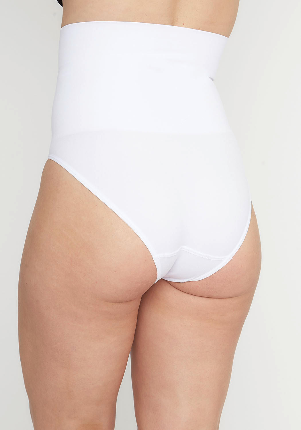 CALZON TIRO MEDIO MODELADOR SIN COSTURA